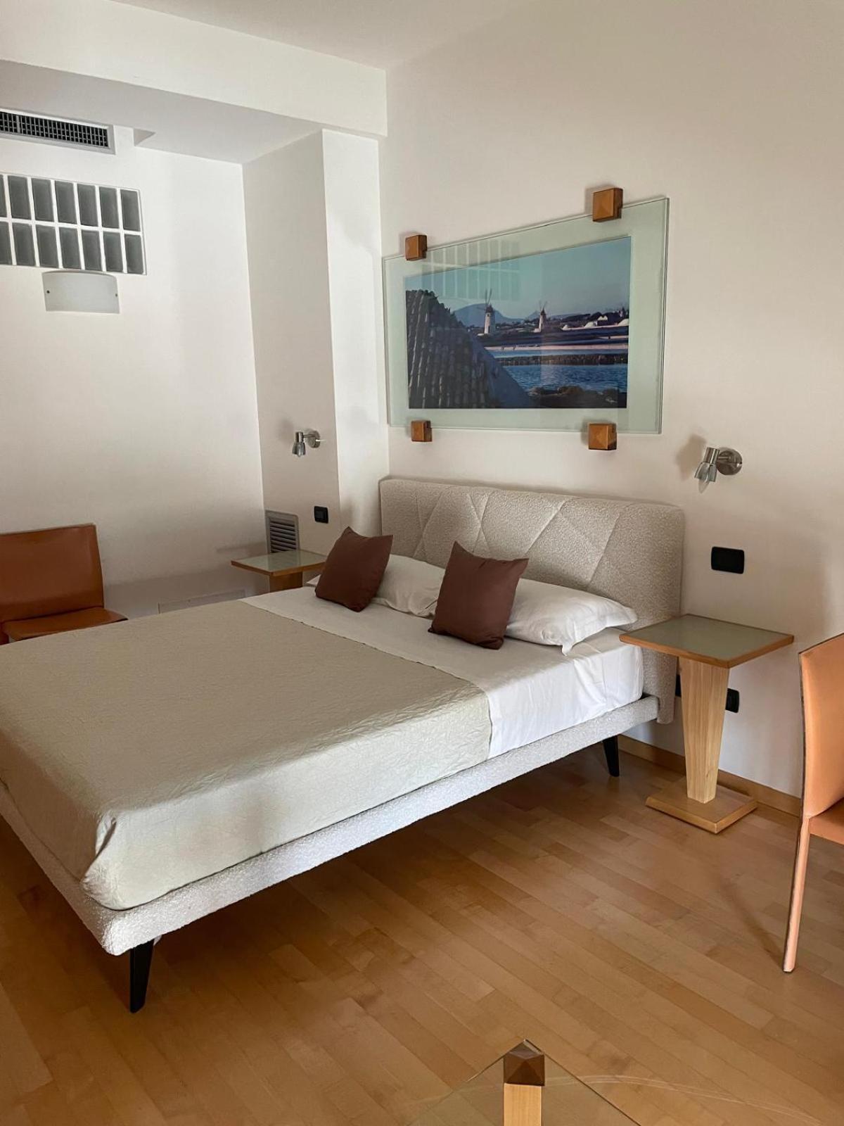 Garibaldi Citta' Apartment Trapani Bagian luar foto